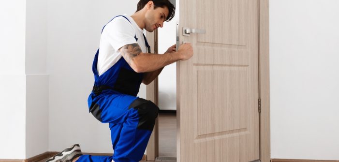 Jak wybrać drzwi wejściowe do mieszkania w bloku?